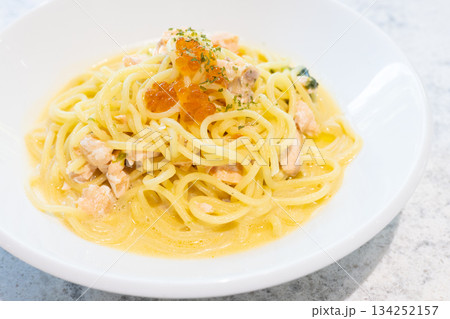 いくらをのせた美味しいサーモンクリームパスタ いくらをのせた美味しいサーモンクリームパスタ 134252157