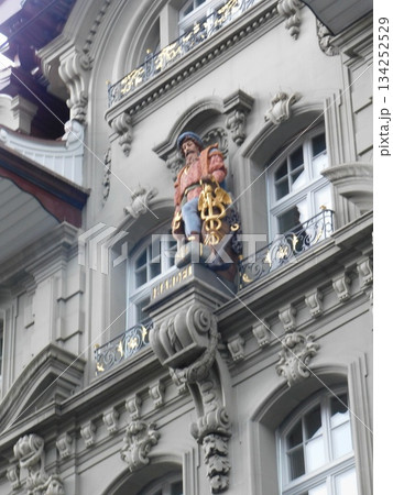 スイス・ベルン旧市街の街並み スイス・ベルン旧市街の街並み 134252529
