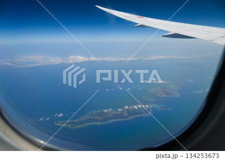飛行機から見た風景　伊平屋島と伊是名島 134253673