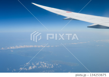 飛行機から見た風景　伊江島 134253675