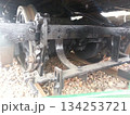 錆びたレールとモハの車輪 134253721