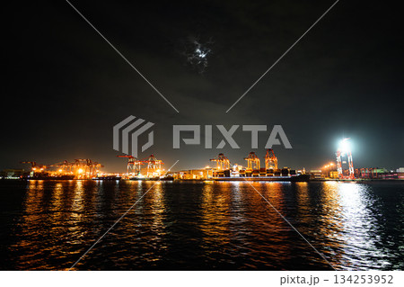 東京の港の夜景 東京の港の夜景 134253952