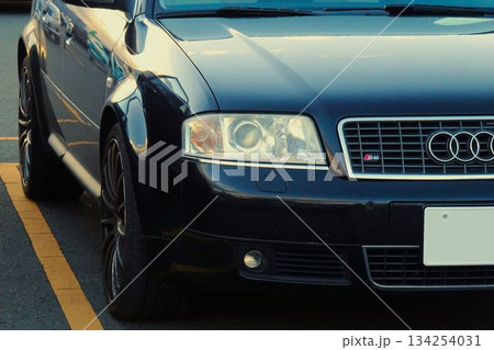 輸入車　アウディS6のフロントマスク 134254031