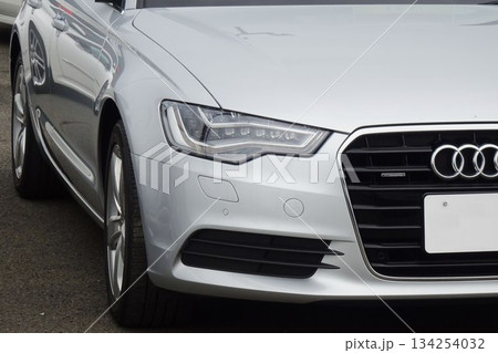 輸入車　アウディA6クワトロのフロントマスク 134254032