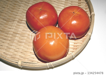 旬の果実「柿」 134254478