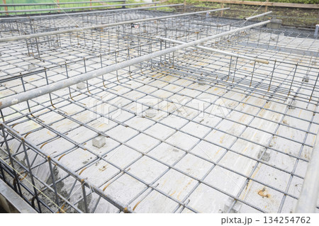 鉄筋をはったコンクリートを流す前の基礎 鉄筋をはったコンクリートを流す前の基礎 134254762