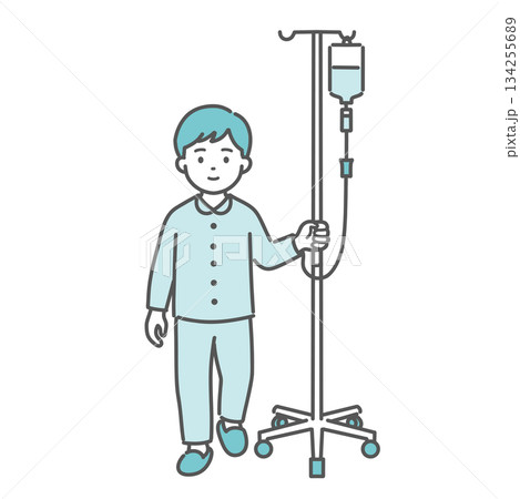 点滴スタンドを押して歩く男の子（小児科・入院） 134255689