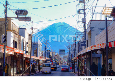 富士山　富士吉田市ほんちょう通り 134255723