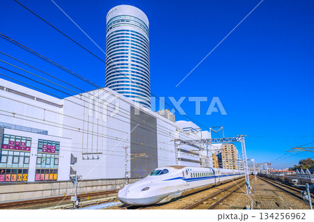 日本の横浜都市景観 インバウンド続く…新横浜駅前の新幹線や横浜プリンスホテルなどを望む。未来へ… 日本の横浜都市景観 インバウンド続く…新横浜駅前の新幹線や横浜プリンスホテルなどを望む。未来へ… 134256962