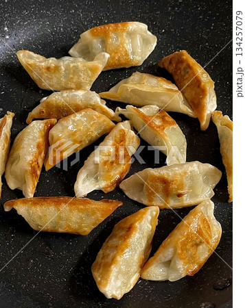 Delicious Korean mandu dumplings with a golden, crispy exterior and flavorful filling. Perfect as an appetizer, snack, or side dish, offering a delightful taste in every bite. 134257079