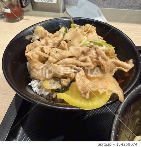 伝説のすた丼屋 134259074