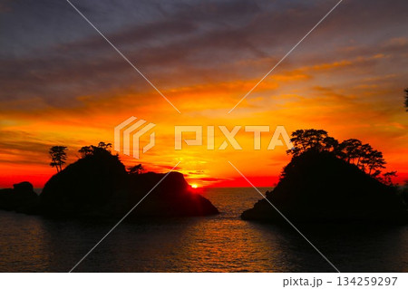 日本一の堂ヶ島の夕日 日本一の堂ヶ島の夕日 134259297