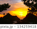 日本一の堂ヶ島の夕日 134259418