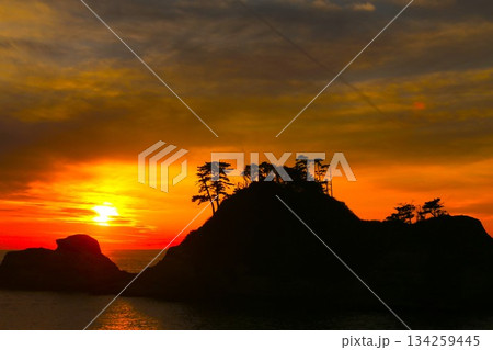 日本一の堂ヶ島の夕日 日本一の堂ヶ島の夕日 134259445