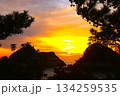 日本一の堂ヶ島の夕日 134259535