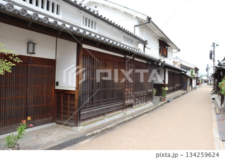 奈良県橿原市今井町の町並み 奈良県橿原市今井町の町並み 134259624
