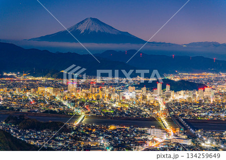 【静岡県】静岡市の街並みと富士山 夜明け前 【静岡県】静岡市の街並みと富士山 夜明け前 134259649