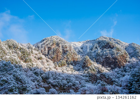 雪化粧した屏風岩《岐阜県 下呂市 益田川沿い 中山七里》 134261162