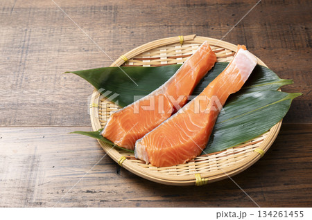 鮭の切身 134261455