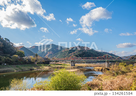 笠置大橋 初冬の木津川 京都府笠置町 笠置大橋 初冬の木津川 京都府笠置町 134261584
