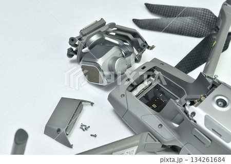 修理中の小型ドローン 修理中の小型ドローン 134261684