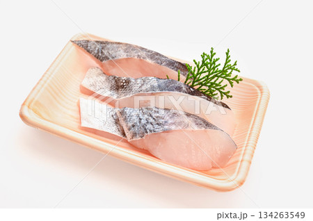 パック入りのマダラの切身 134263549