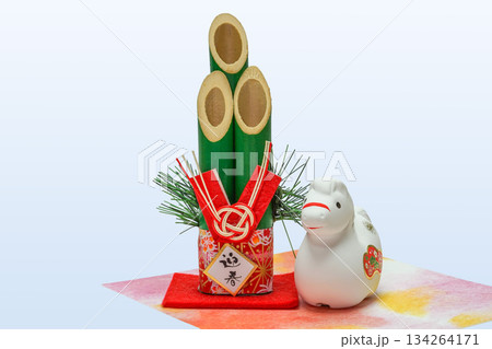 午年　年賀素材 134264171