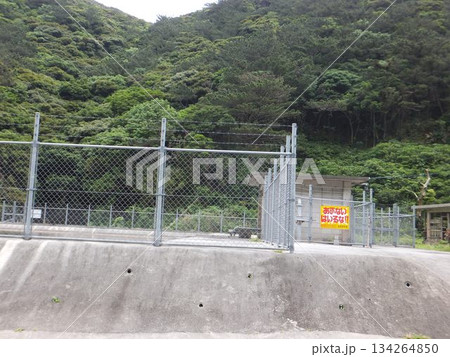 渡嘉敷島内の山とフェンス 渡嘉敷島内の山とフェンス 134264850