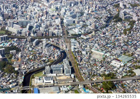 藤沢市弥勒寺上空から藤沢駅方向を空撮 134265535