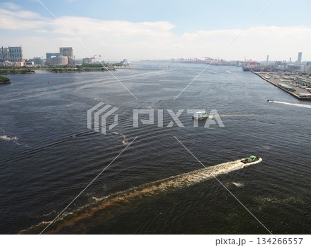 お台場の海と行きかう船 お台場の海と行きかう船 134266557