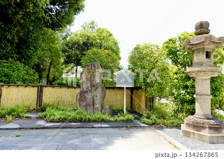 住吉公園の中の松尾芭蕉句碑が見える風景 大阪市住吉区 住吉公園の中の松尾芭蕉句碑が見える風景 大阪市住吉区 134267865
