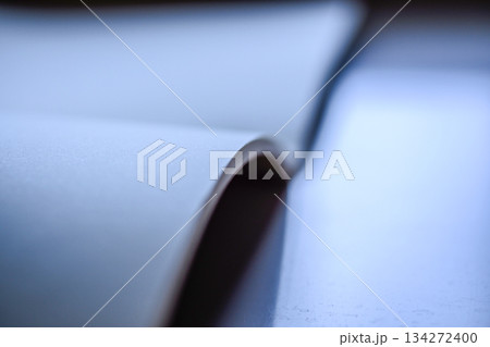 紙の歪む世界 134272400