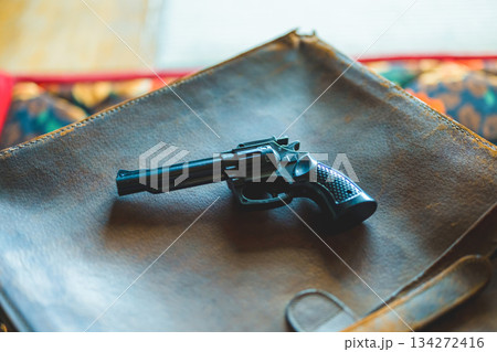 レトロ玩具リボルバー 134272416