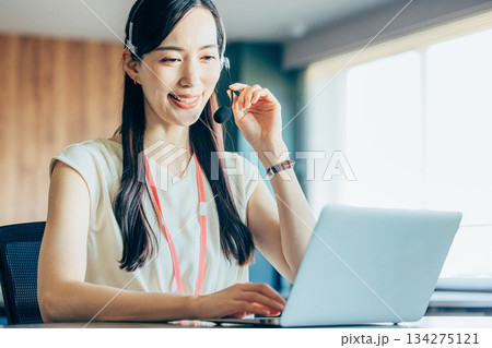 女性オペレーター　コールセンター 134275121