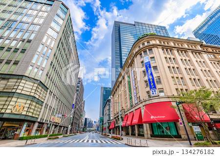 東京　中央区　日本橋の都市風景　日本橋二丁目交差点付近 134276182