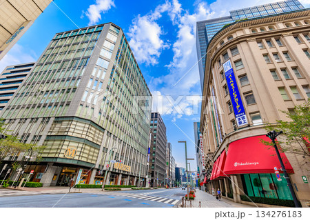 東京　中央区　日本橋の都市風景　日本橋二丁目交差点付近 134276183