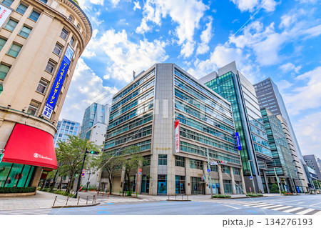 東京　中央区　日本橋の都市風景　日本橋二丁目交差点付近 134276193
