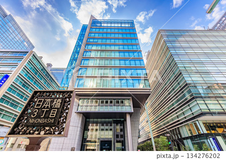 東京　中央区　日本橋の都市風景　日本橋三丁目付近 134276202