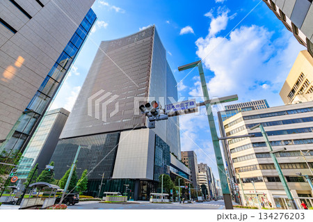 東京　中央区　京橋の都市風景　日本橋三丁目交差点付近 134276203