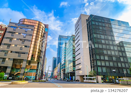 東京　中央区　日本橋の都市風景　日本橋三丁目交差点付近 134276207