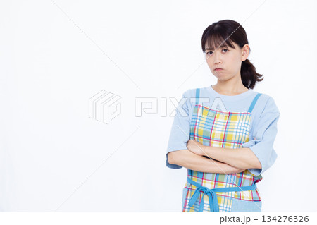 怒っている主婦 怒っている主婦 134276326