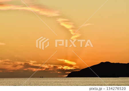 美しい虹ヶ浜の夕焼けマジックアワー 美しい虹ヶ浜の夕焼けマジックアワー 134276520