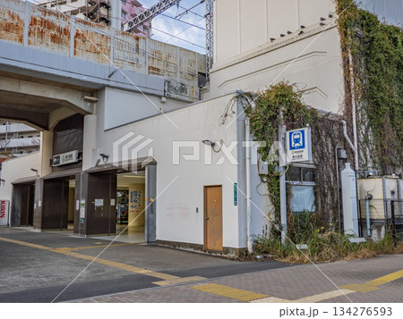 都営地下鉄「東大島駅」の駅名表示（小松川口） 134276593