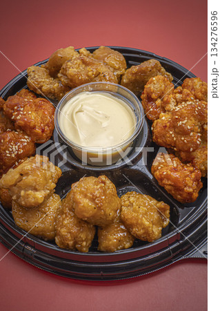 ヤンニョムチキンとチキン　韓国 134276596