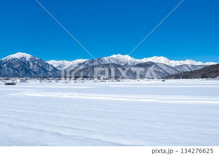 大町市から北アルプスの眺め（冬） 134276625