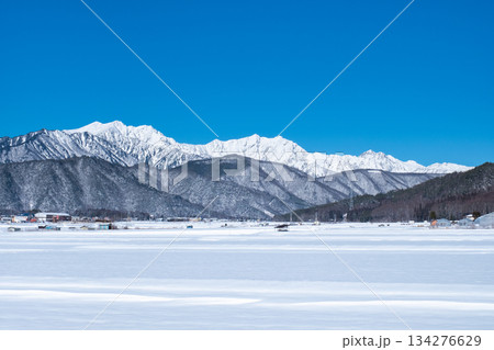大町市から北アルプスの眺め（冬） 134276629