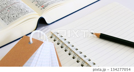 教育イメージ　受験生　試験勉強　2:1 134277054