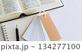 教育イメージ　受験生　試験勉強　コピースペース　2:1 134277100