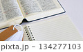 教育イメージ　受験生　試験勉強　コピースペース　2:1 134277103