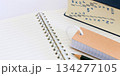 教育イメージ　受験生　試験勉強　コピースペース　2:1 134277105